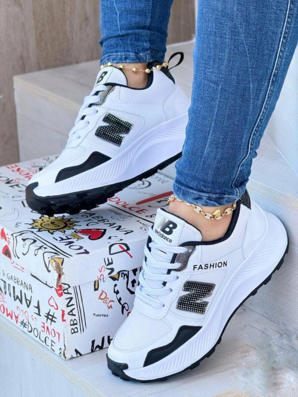 New Balance Fashion Blanco Negro Dama - Image 2
